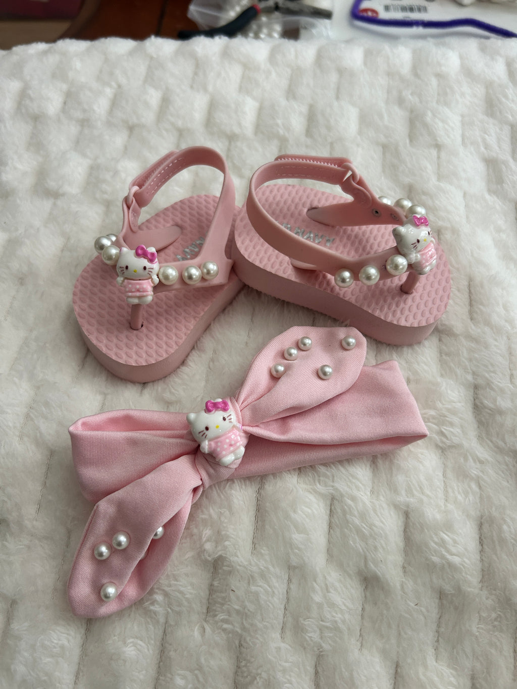 Diadema con sandalias de bb